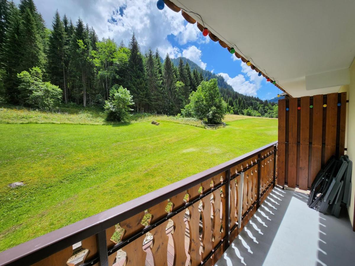 Cocon A Chatel Exterior photo
